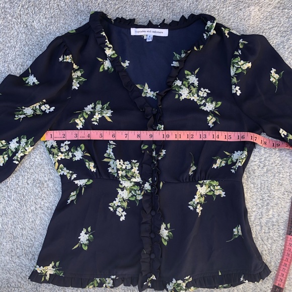 CUPCAKES AND CASHMERE BLOUSE SIZE S - Picture 9 of 9